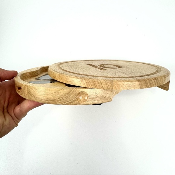 NFL Legacy Chicago Bears cutting/serving round brie cheese board & tool set - Picture 7 of 8